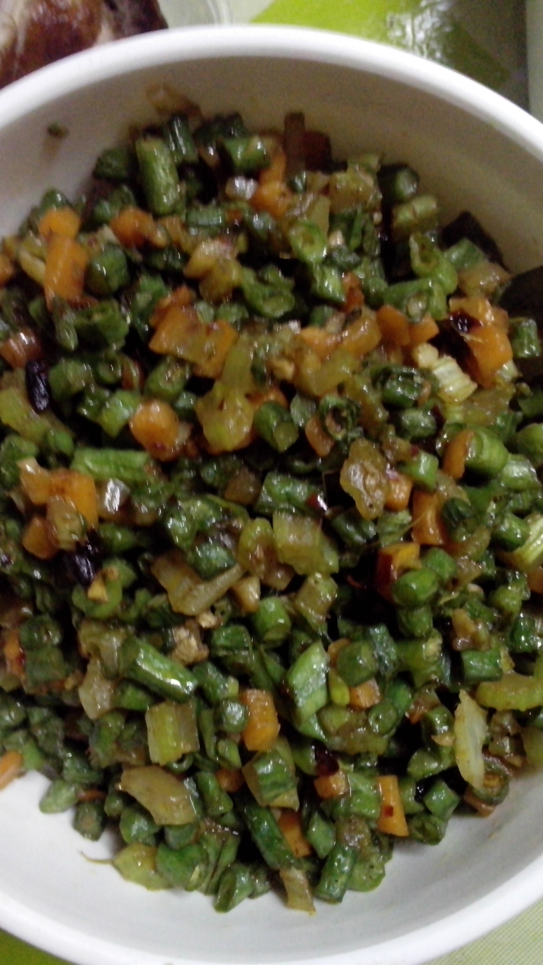 碎豆角胡萝卜炒橄榄菜