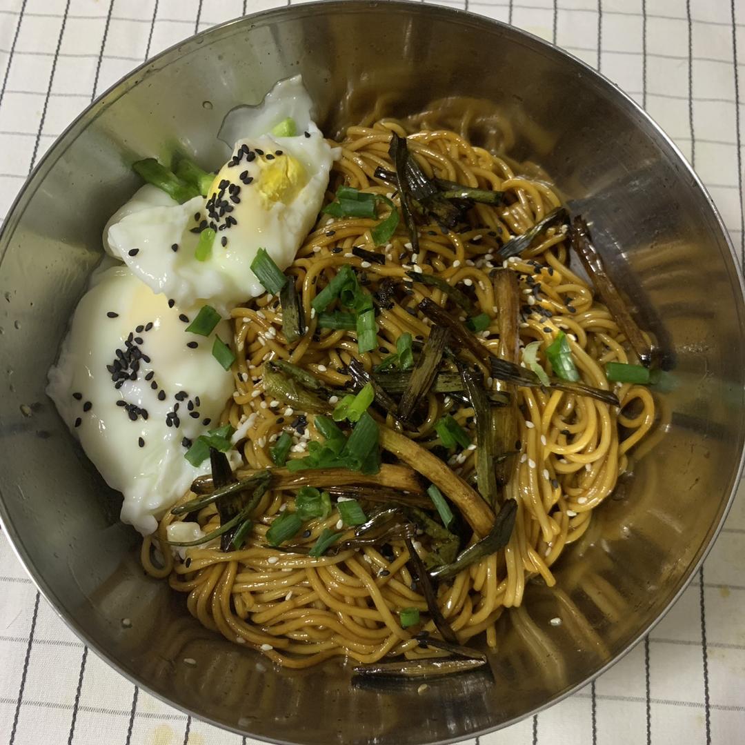 10分钟搞定的一碗葱油拌面