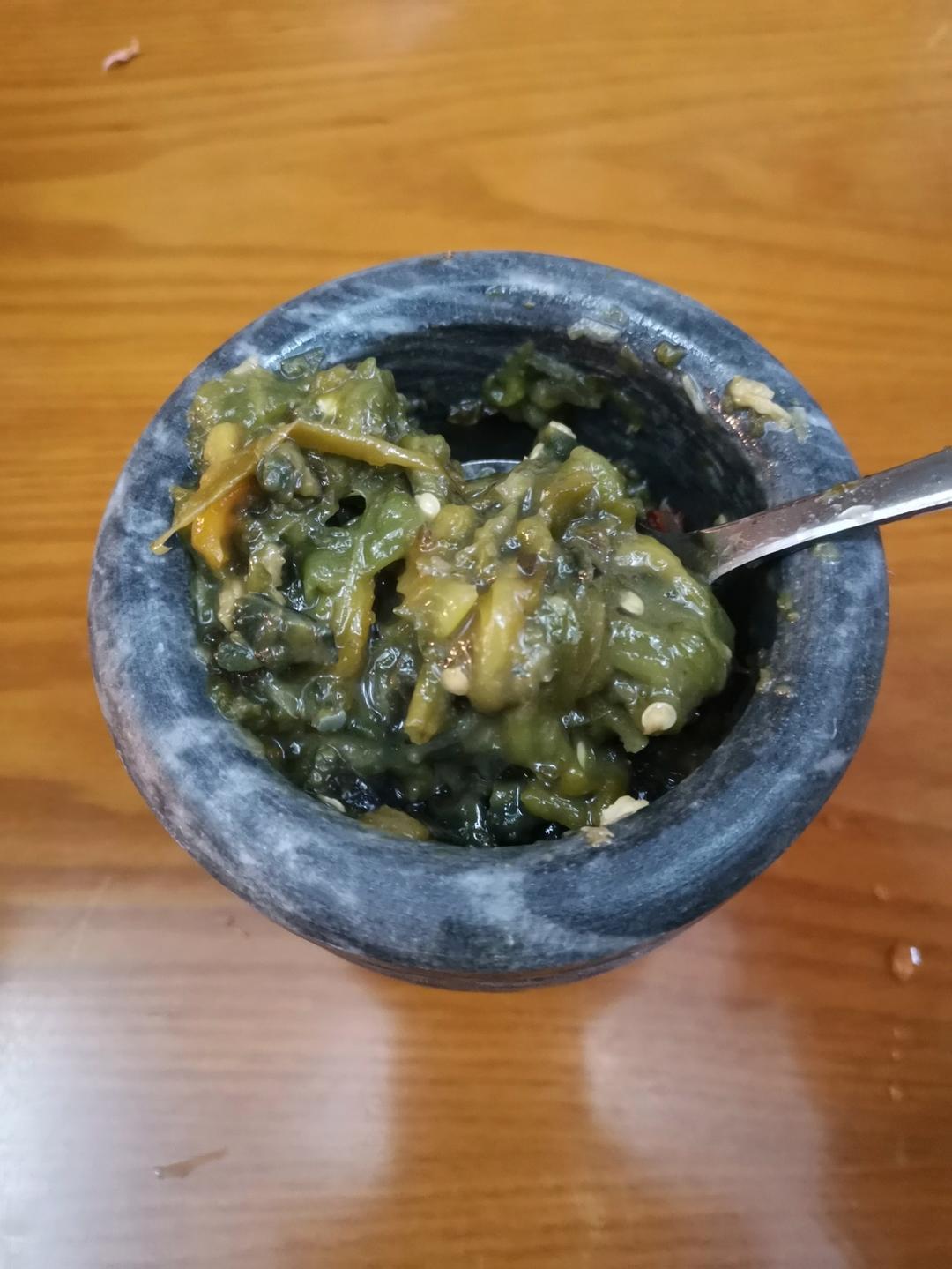 巨简单又好吃到爆的辣椒擂皮蛋
