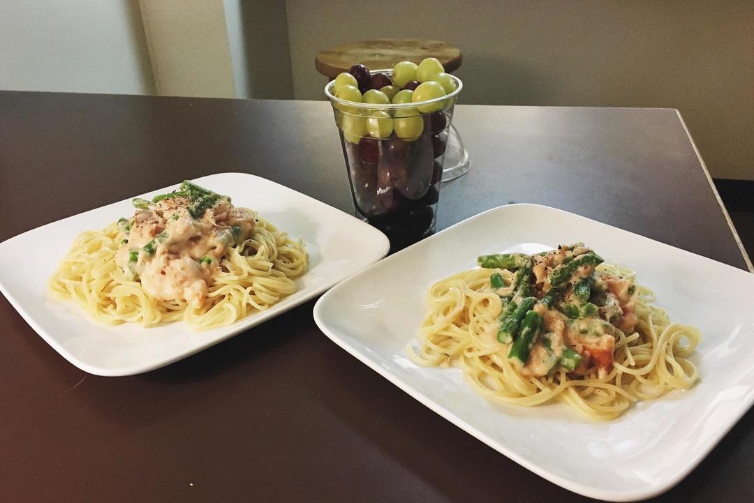 芦笋三文鱼意面的做法