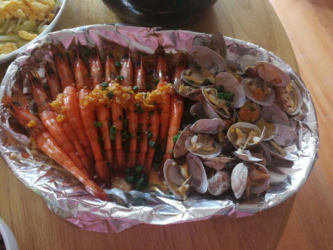 蒜蓉金针菇烤花蛤虾