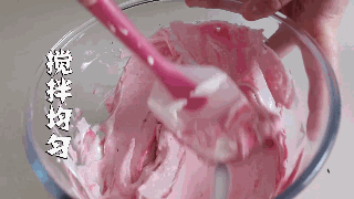 嗨焙食谱 | 喜气洋洋的红丝绒爆浆芝士蛋糕的做法 步骤7