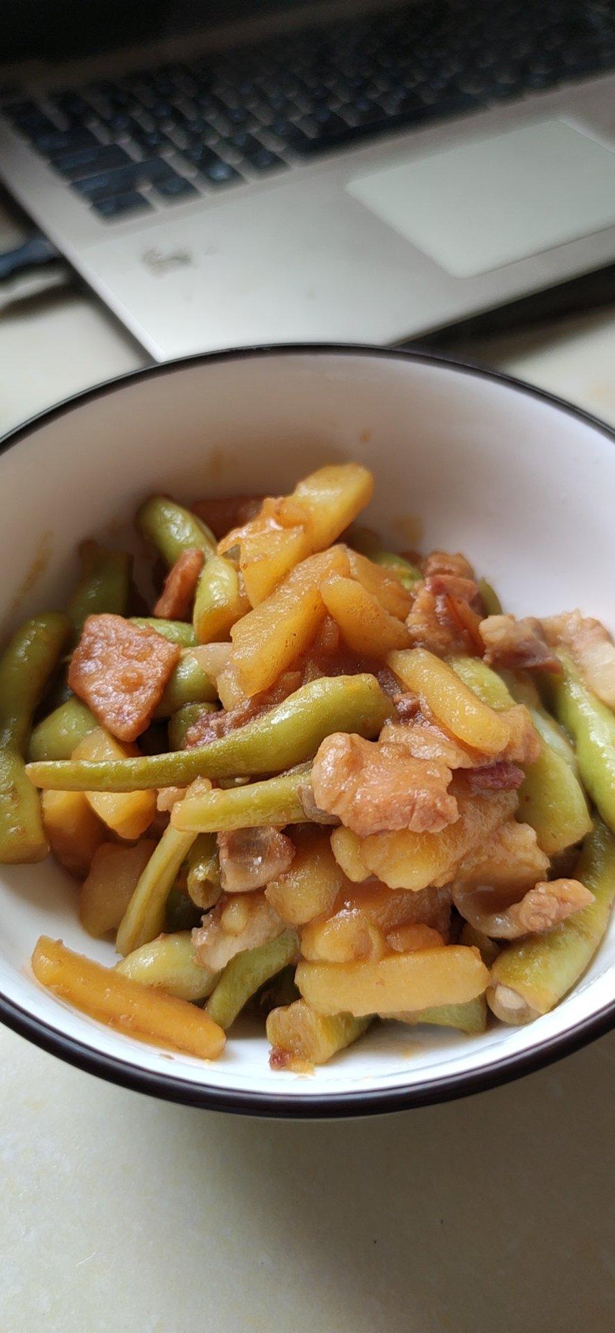 不吃两碗饭你找我！东北做法 酱炖芸豆土豆五花肉