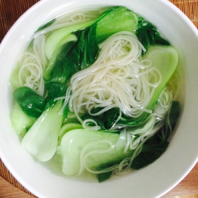小绫仙儿做的小白菜苗清汤面