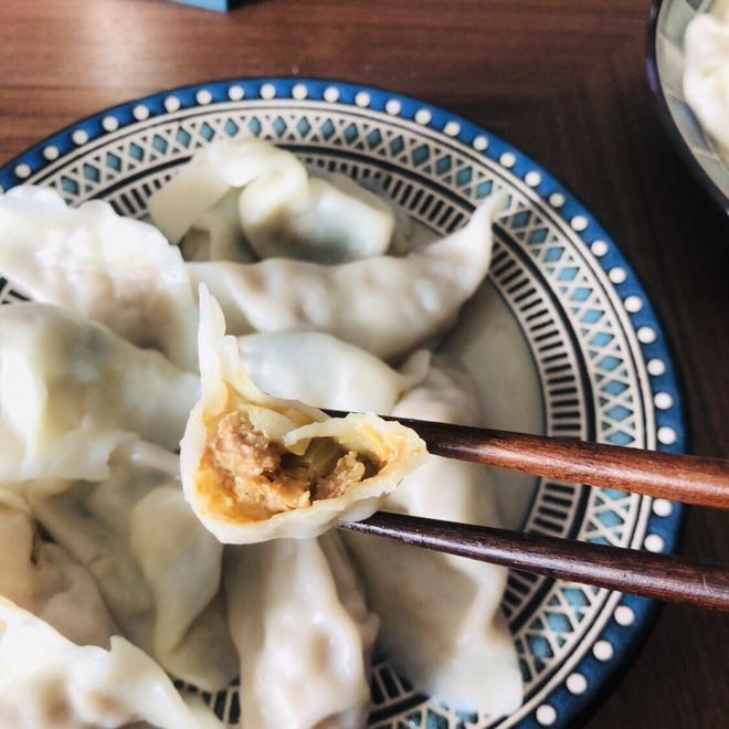 白菜猪肉饺子（擀饺子皮和调馅料的详细过程）的做法