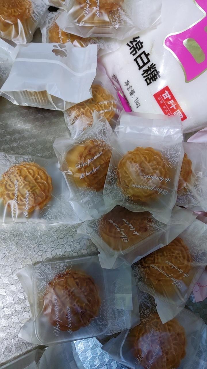 广式月饼—蛋黄莲蓉月饼