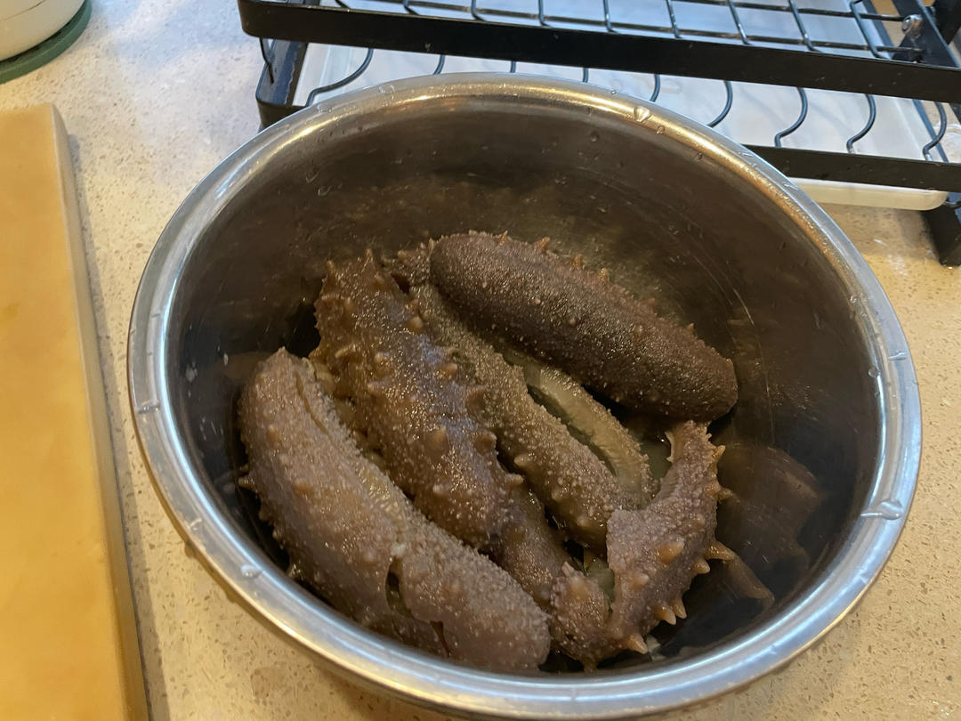 葱烧海参 Braised Sea Cucumber with Scallions的做法 步骤1