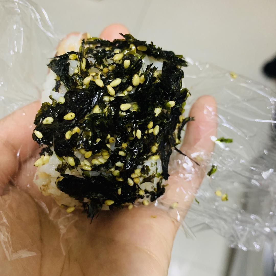 一分钟金枪鱼饭团