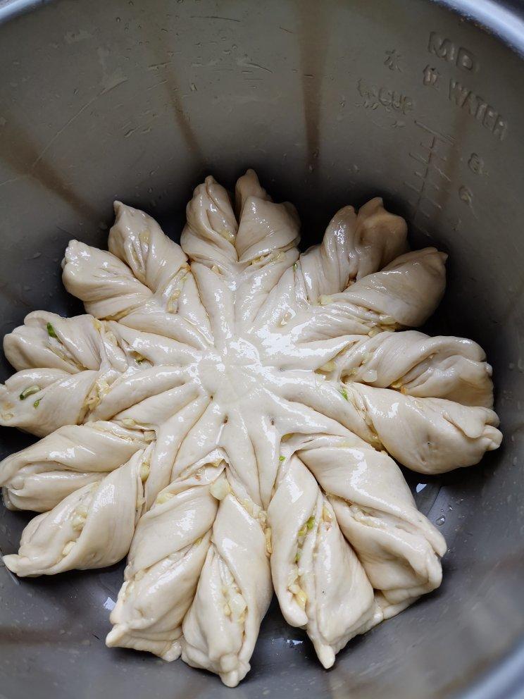 用电饭锅做蒜香面包，比甜面包还好吃