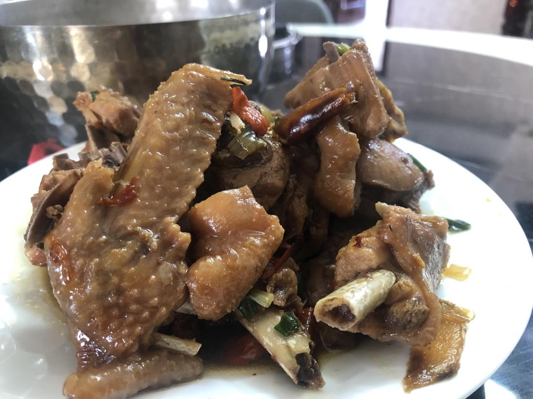 砂锅焖鸡
