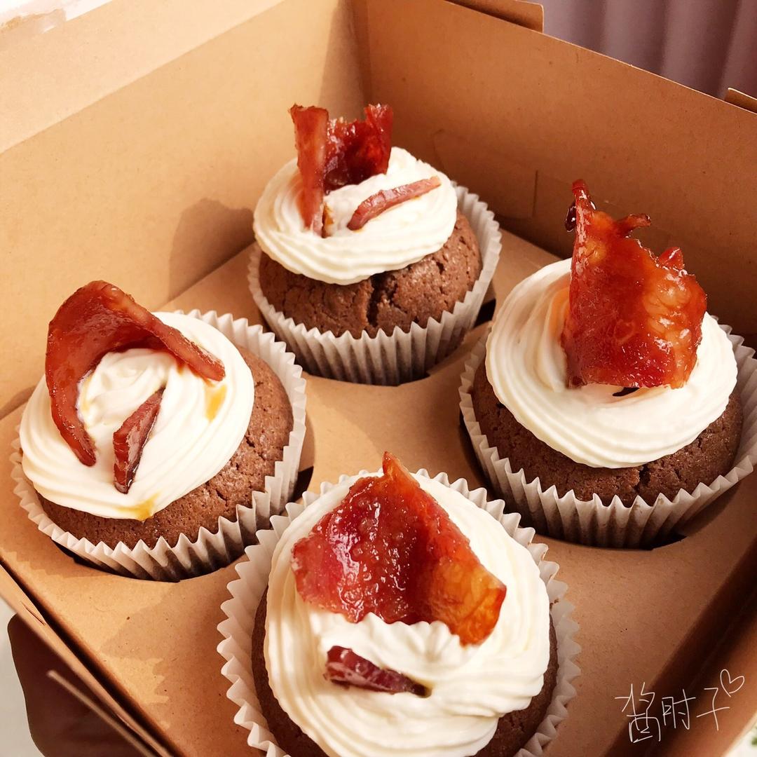 Beer-batter maple bacon spring break cupcake混酒枫糖培根春假纸杯蛋糕