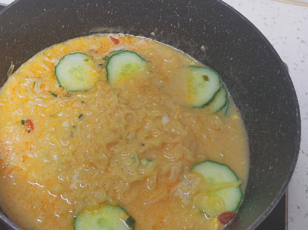 满足食欲的深夜秘密 森系浓香泡面