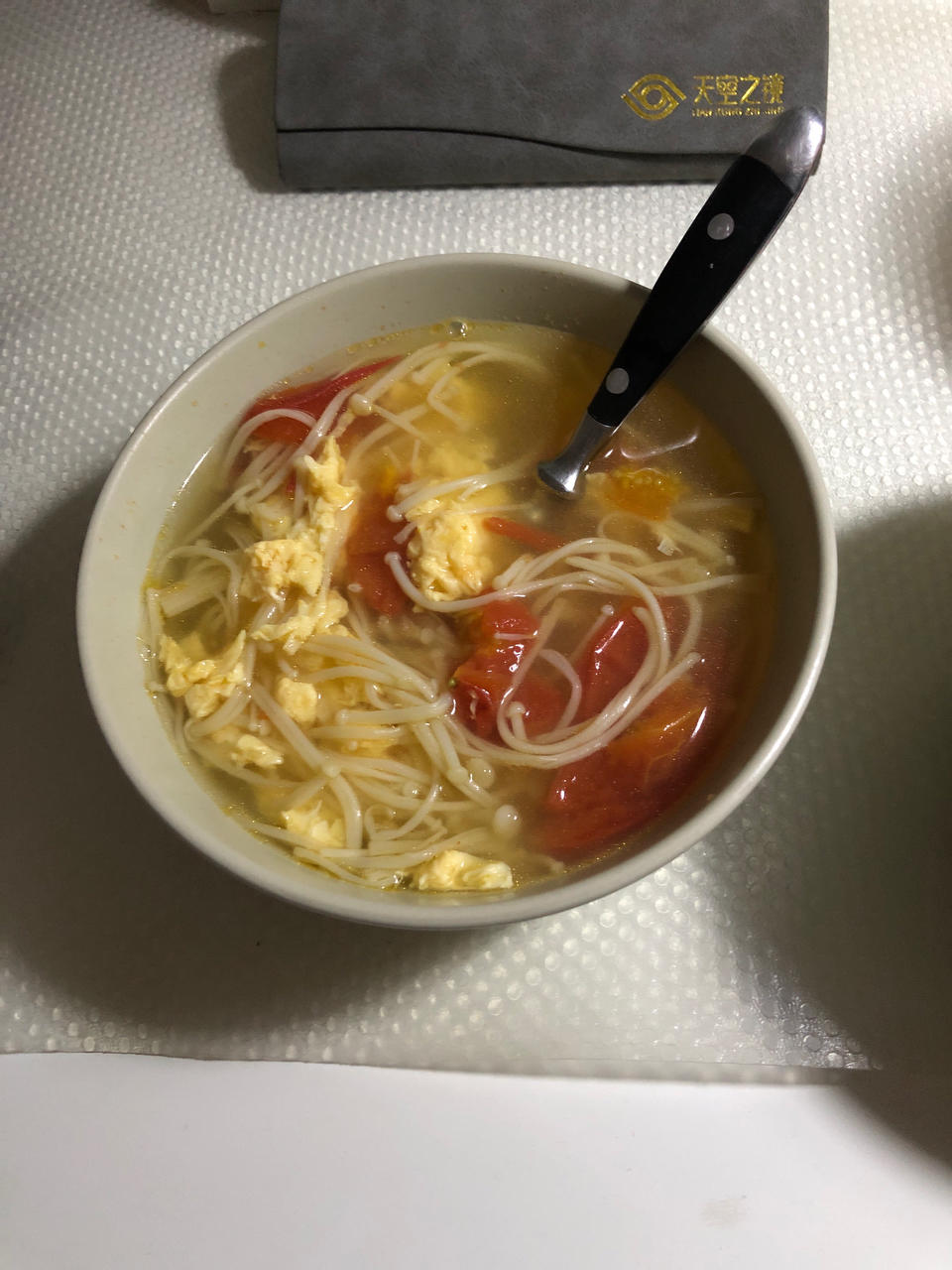 西红柿金针菇汤，超级鲜