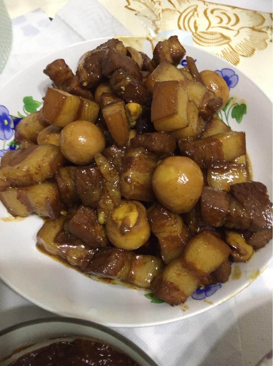 加了鹌鹑蛋后，这盘红烧肉，美味的逆天啦——鹌鹑蛋烧肉（孔瑶食谱）