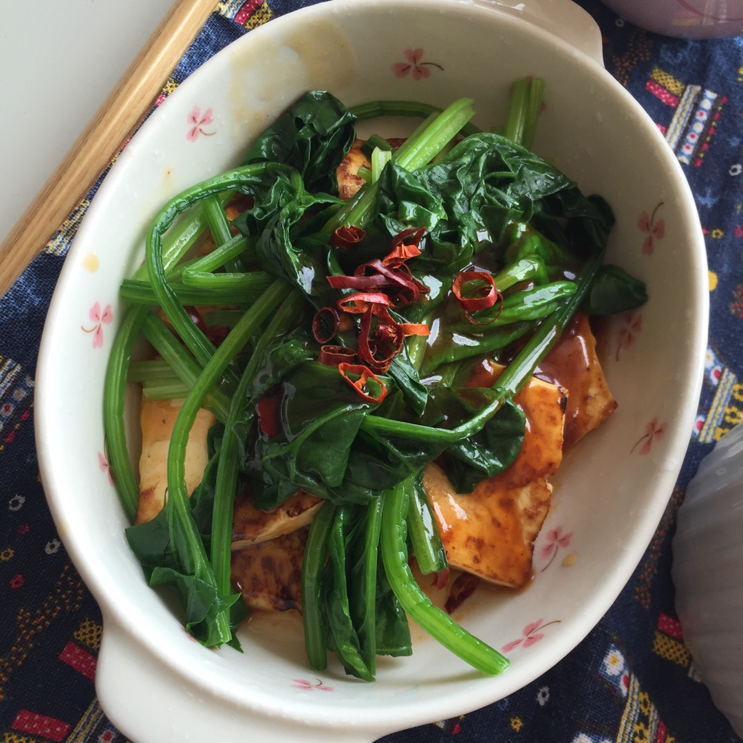 浇汁煎烧豆腐配小油菜