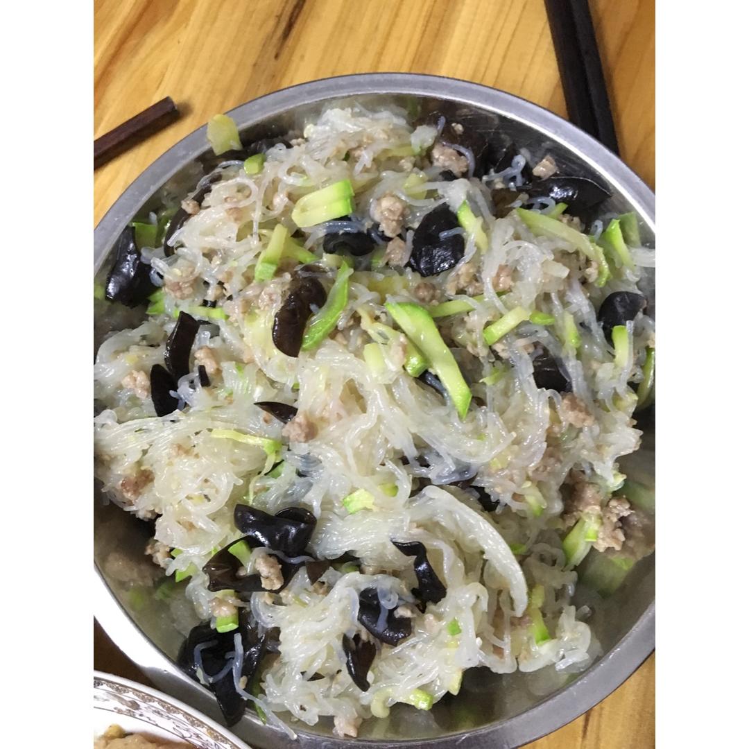 胡萝卜炒粉丝
