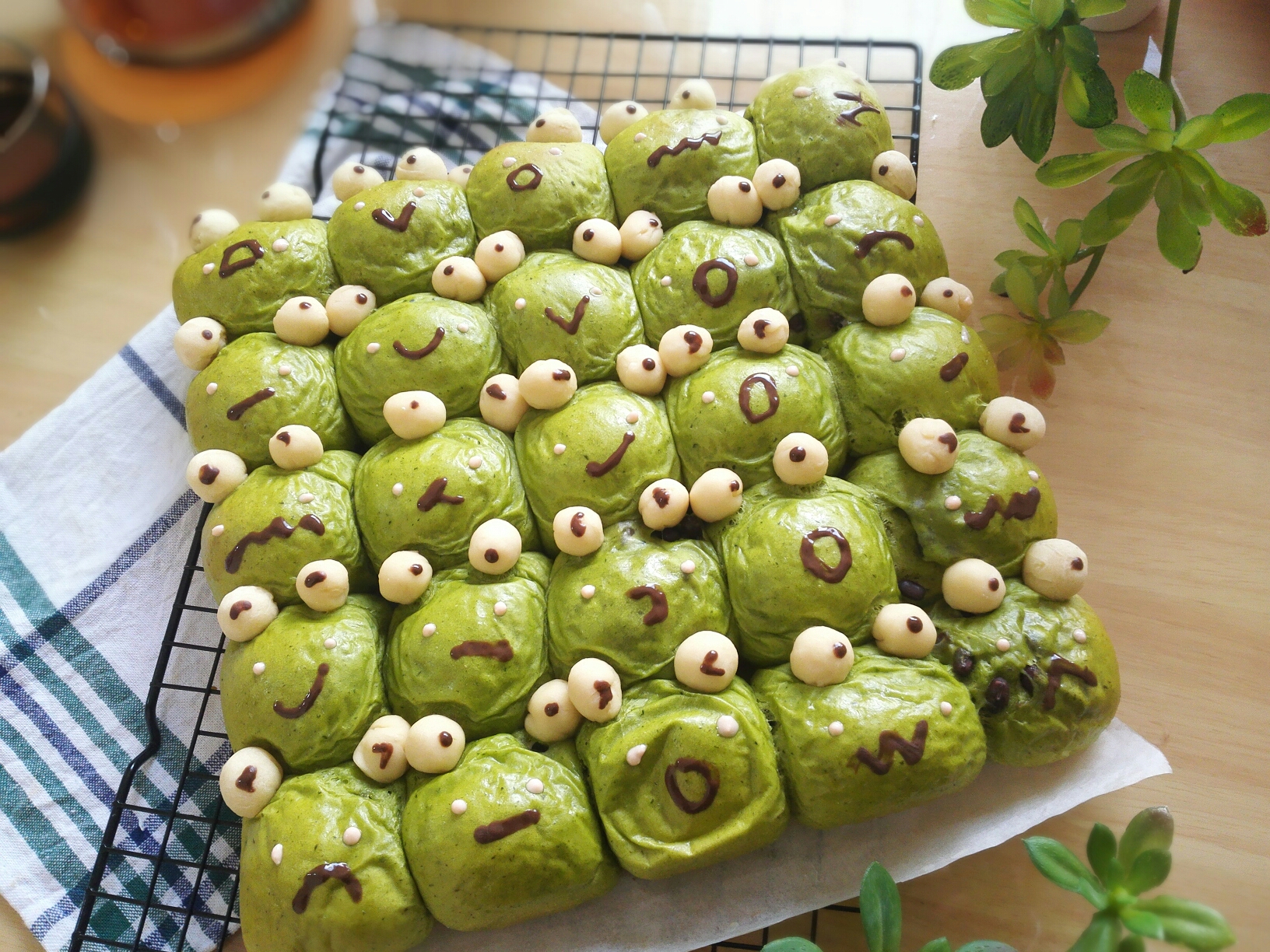 青蛙蜜豆挤挤包（菠菜版）的做法