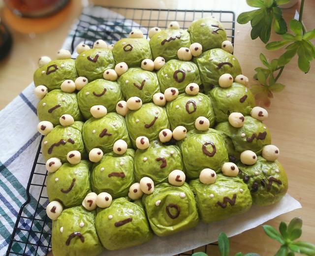 青蛙蜜豆挤挤包（菠菜版）的做法