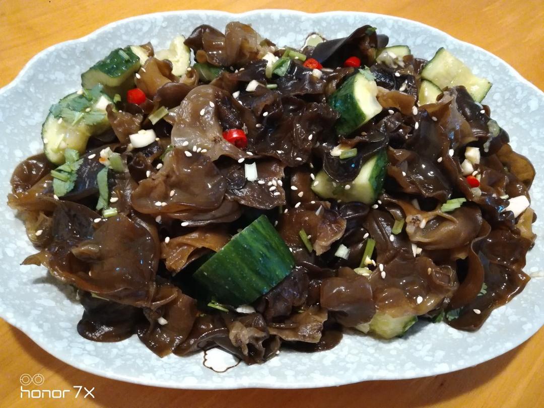 『凉拌木耳的做法，很多人忽略了这最重要的一步』
