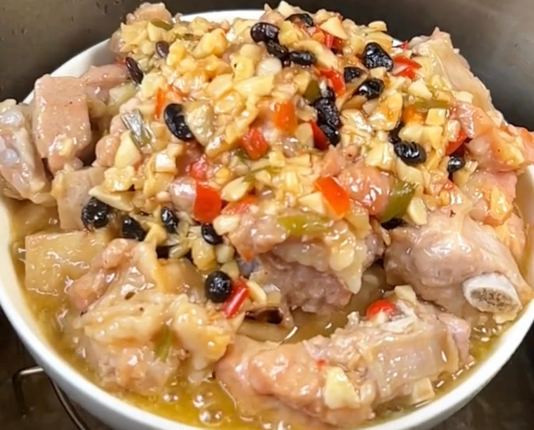 芋头蒸排骨的做法