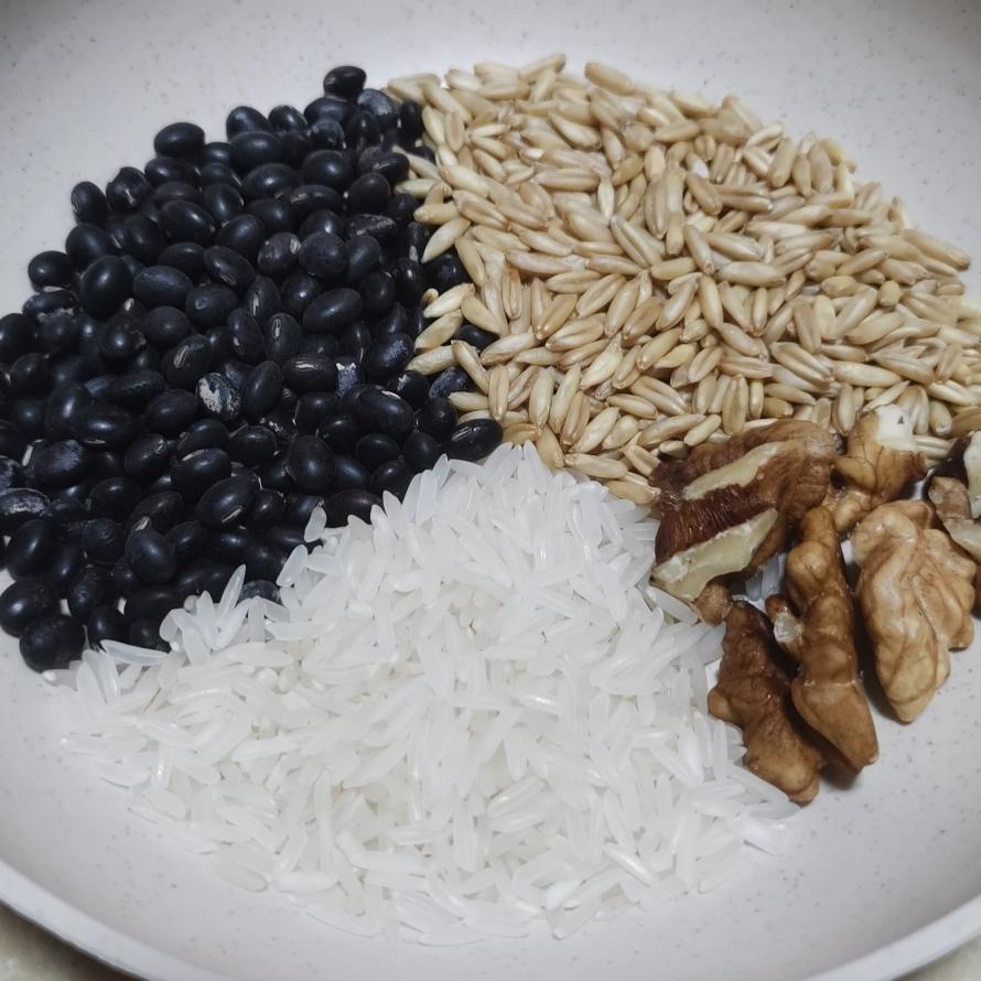 破壁机豆浆（黑豆、大米、燕麦、核桃）