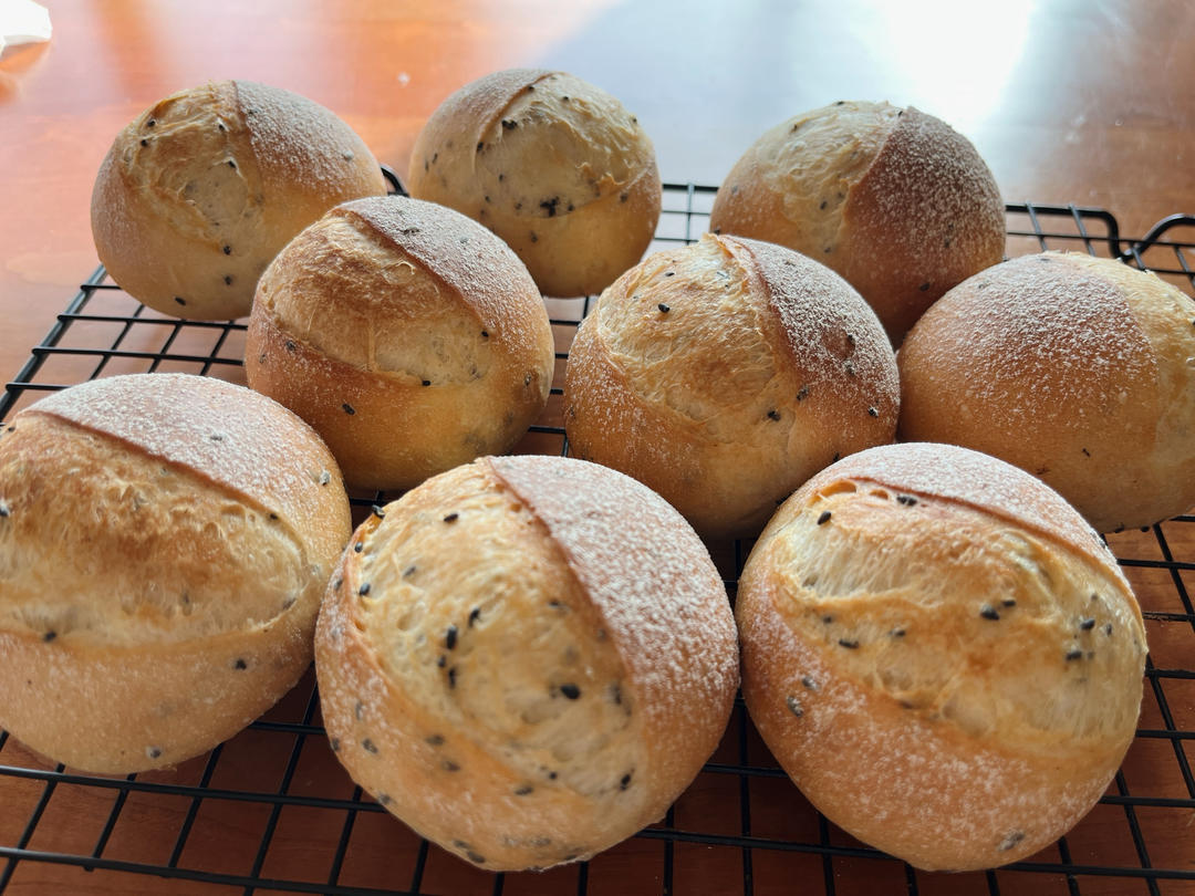 鲁邦种蘑菇头脆皮吐司