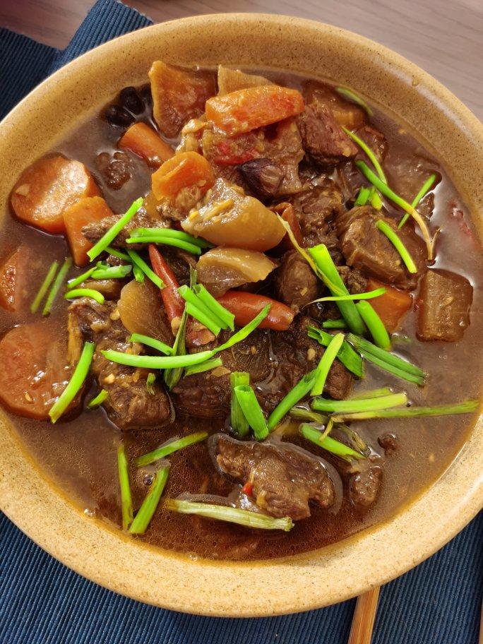 萝卜牛腩煲