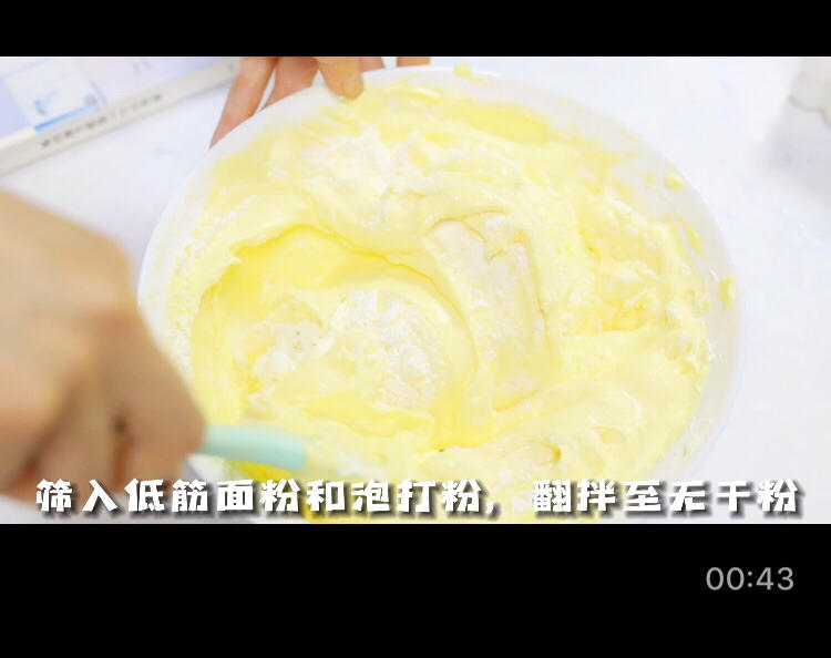 足球海绵蛋糕甜甜圈蛋糕的做法 步骤7