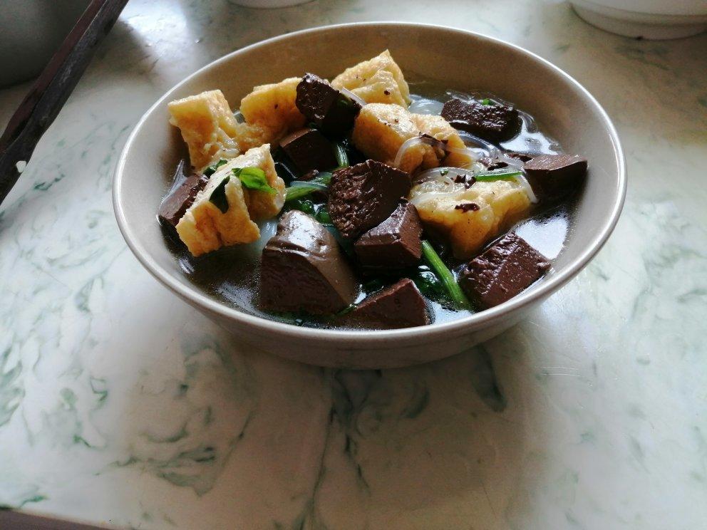 补铁鸭血粉丝汤