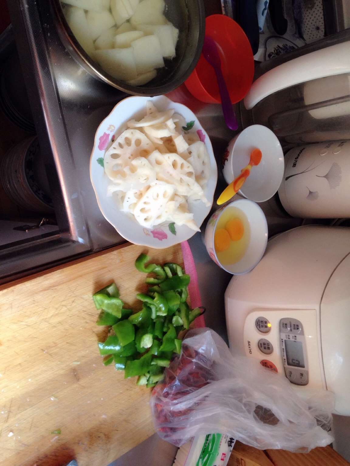 干锅藕片土豆的做法 步骤1