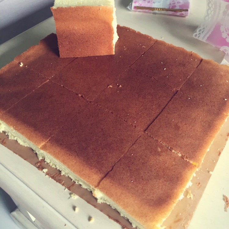 超简单完美戚风蛋糕（6寸2蛋）附打发、翻拌、脱模视频