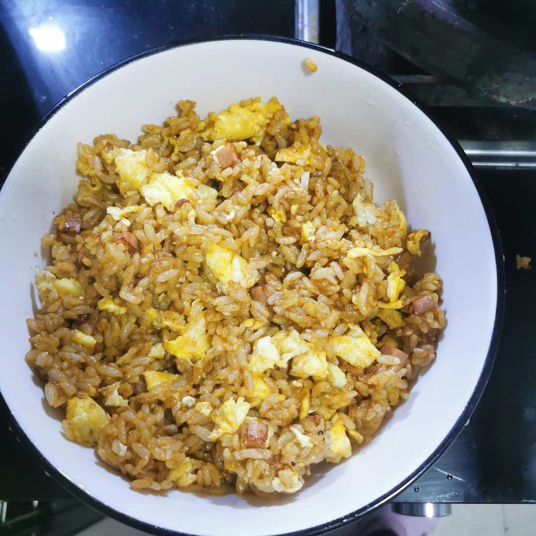 好吃到舔盘的酱油炒饭！