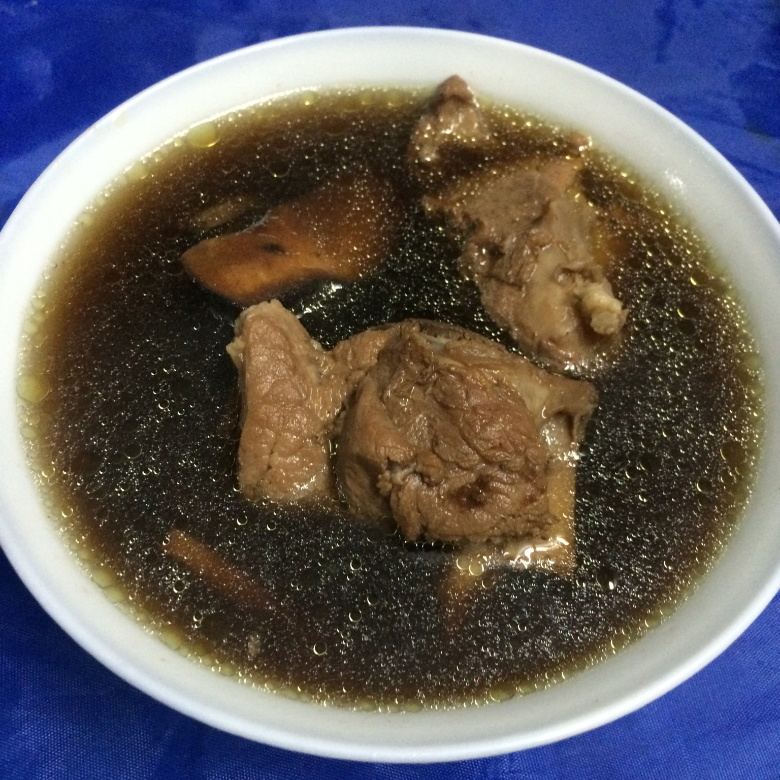 生地土茯苓煲猪骨
