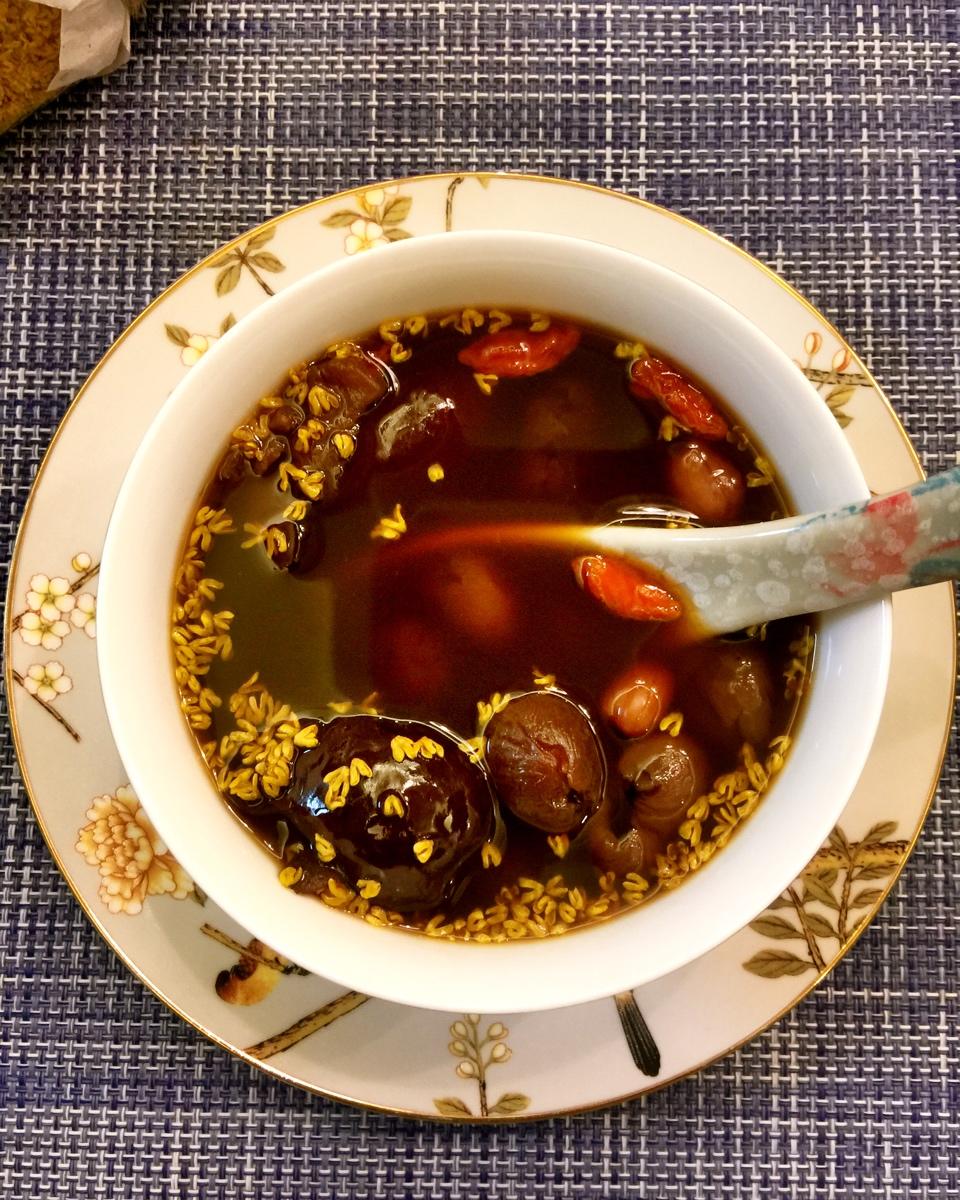 西贝与多宝做的黄酒桂花四红汤