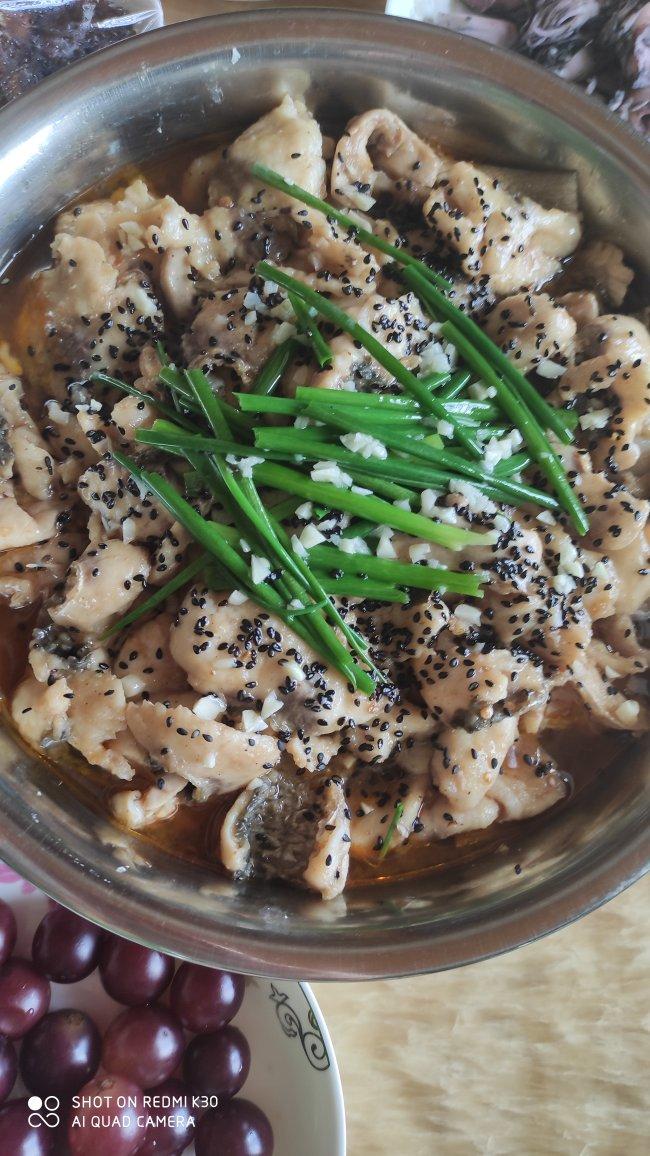 就像有句话所说：成年人的世界里，从来就没有“容易”二字。很多时候，你只能单枪匹马，直面生活的兵荒马乱。