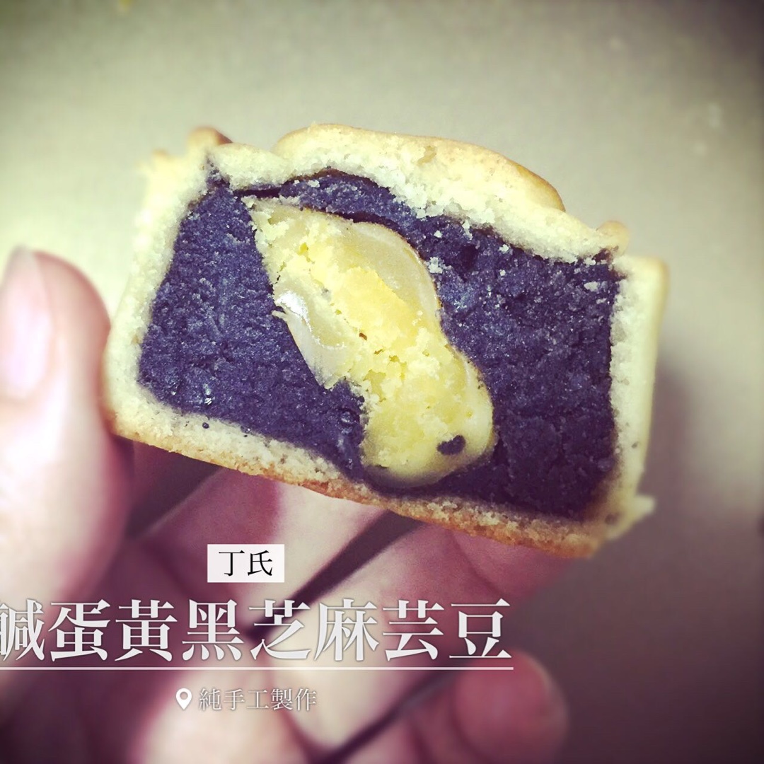 广式月饼—蛋黄芝麻月饼