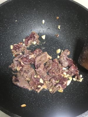 彩椒炒牛肉的做法 步骤4