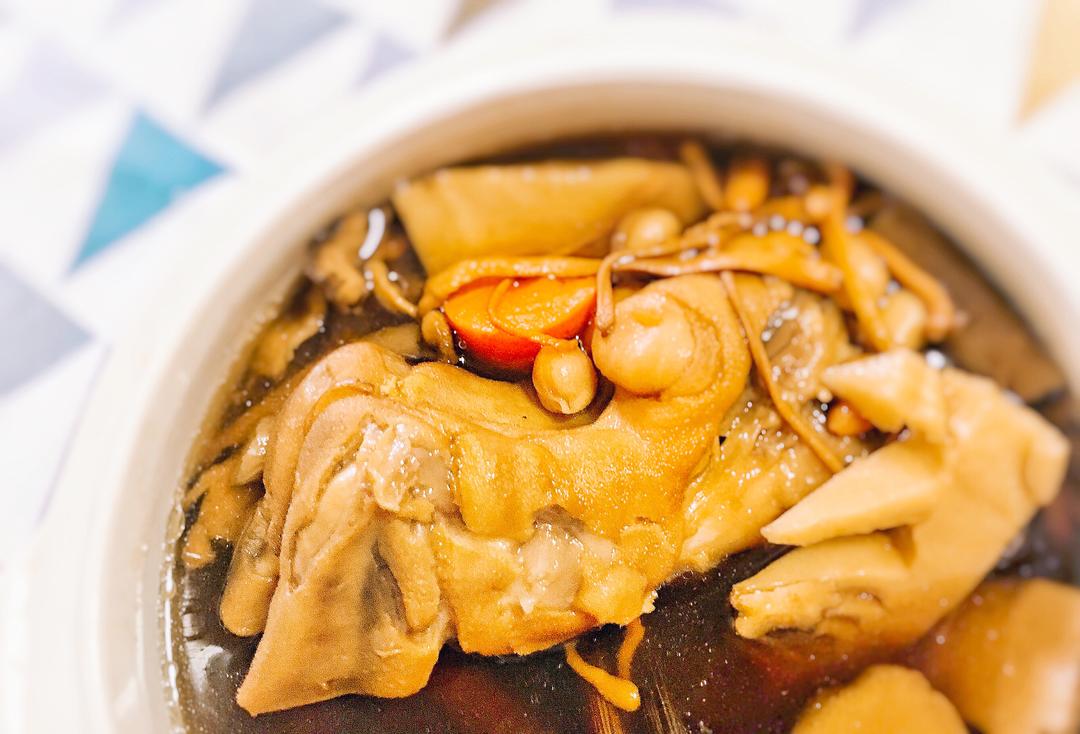 当归党参羊蹄煲的做法