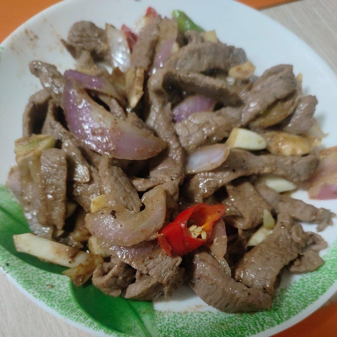 洋葱胡萝卜炒牛柳，我们的牛排这么吃