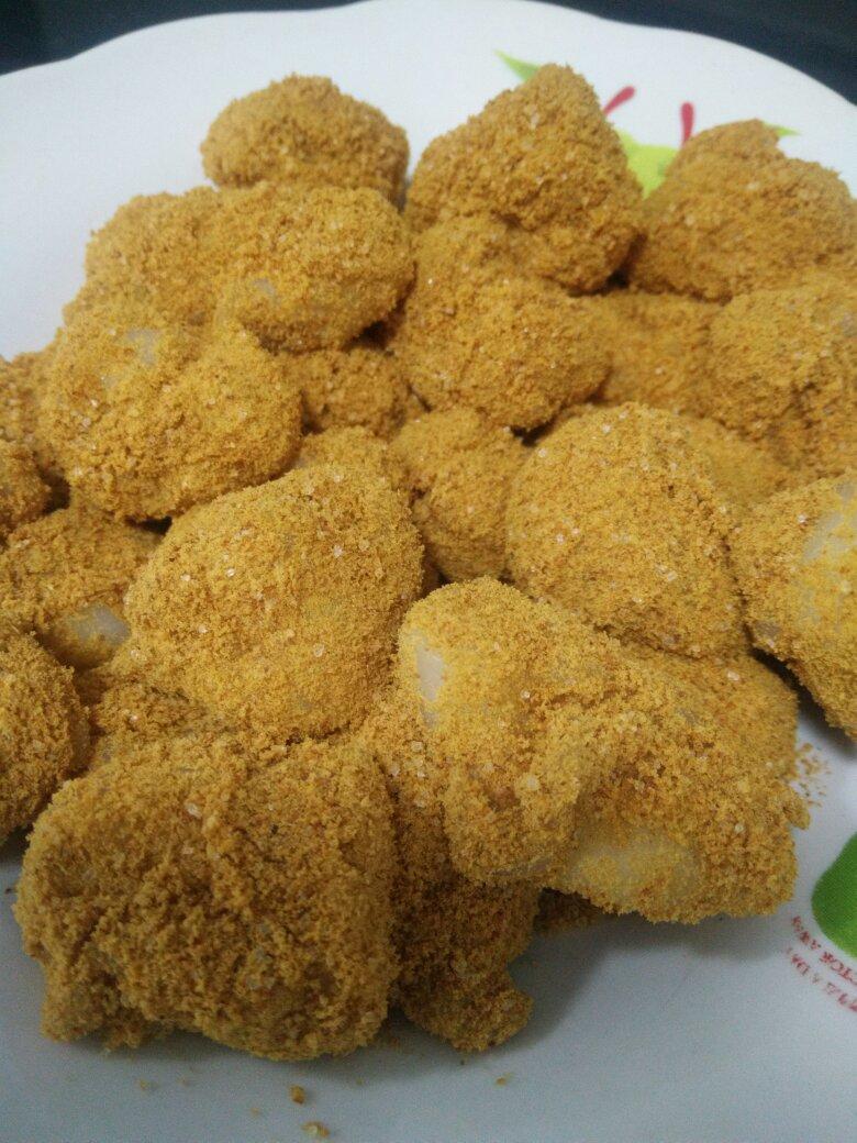 helenybj6做的糍粑糯米糍黄豆粉粘糯米球附上黄豆粉的做法