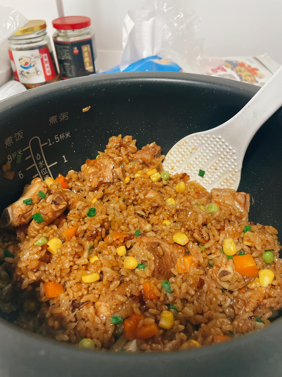 【排骨焖饭】