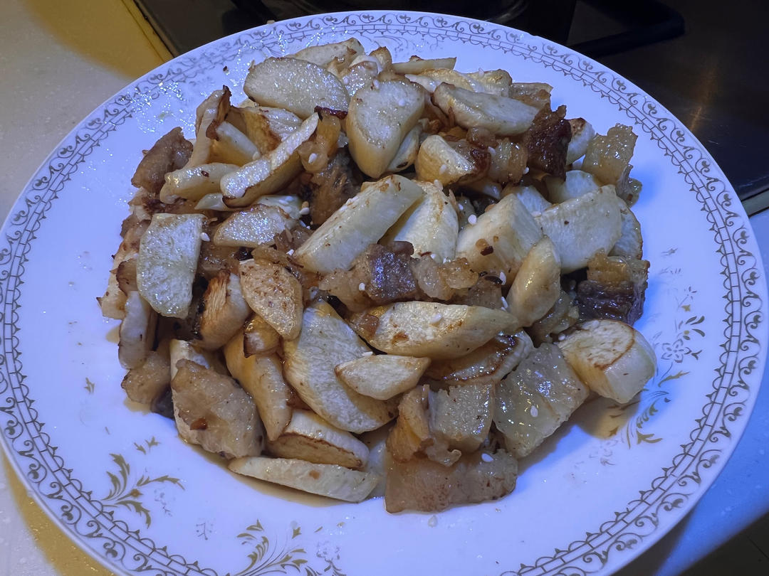 咸肉炒茭白