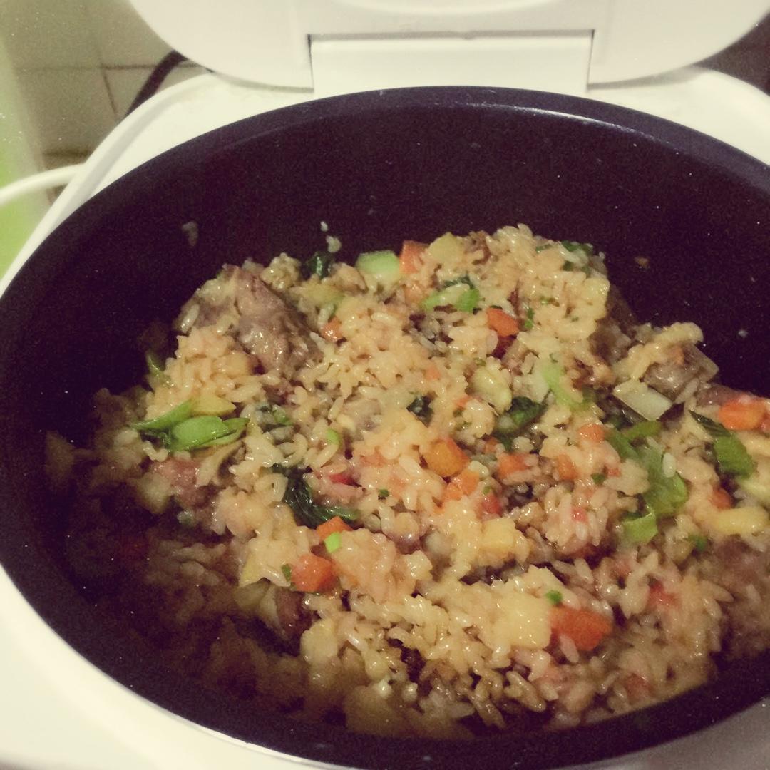 喷香排骨焖饭（爆好吃）