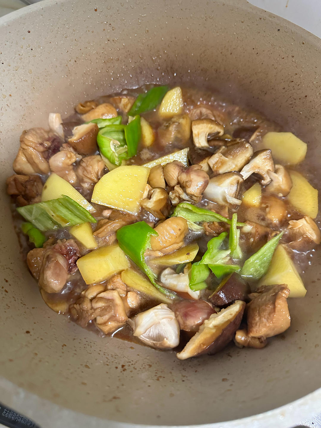 好吃到连汤汁都不剩的黄焖鸡做法，米饭杀手