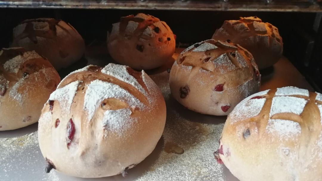 红酒黑加仑乳酪包