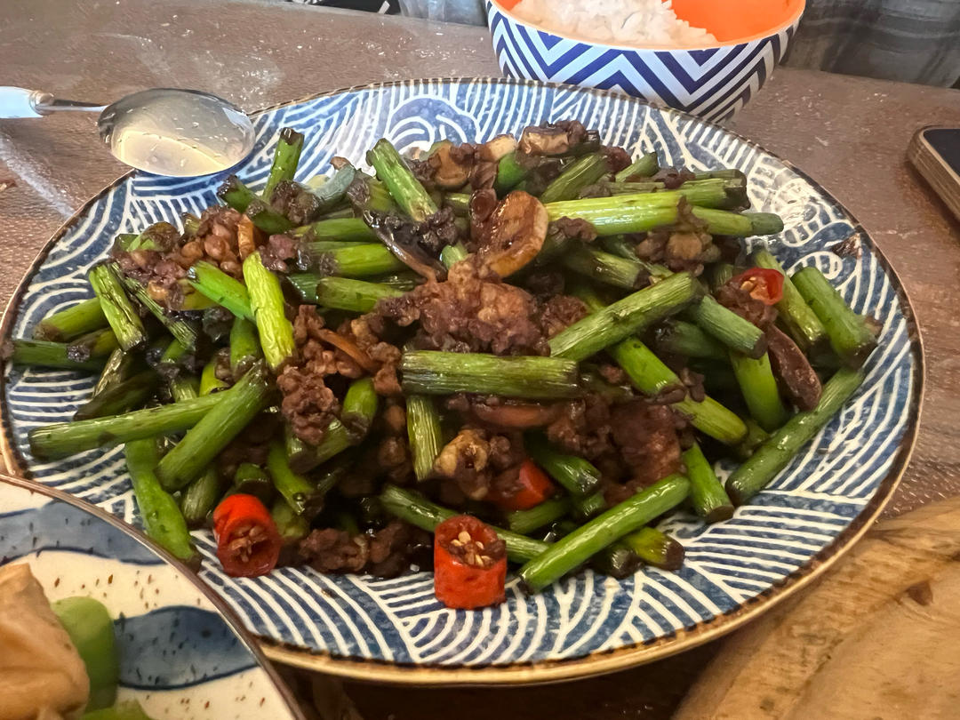 蒜苔炒肉末，三碗米饭都不够吃