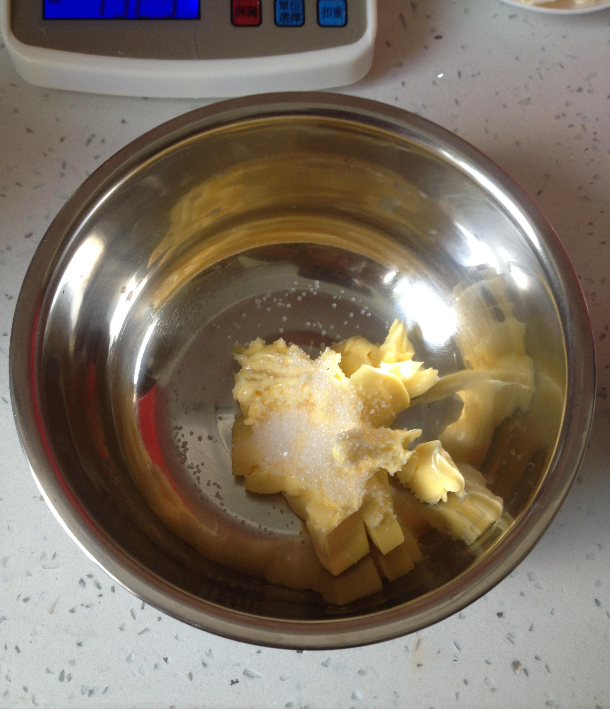 重油轻乳酪磅蛋糕（不用泡打粉）的做法 步骤3