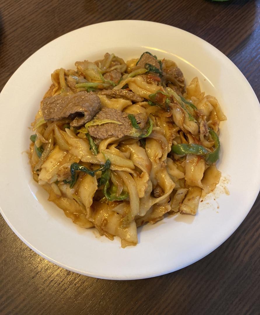 秒杀拉面店里的牛肉炒刀削面