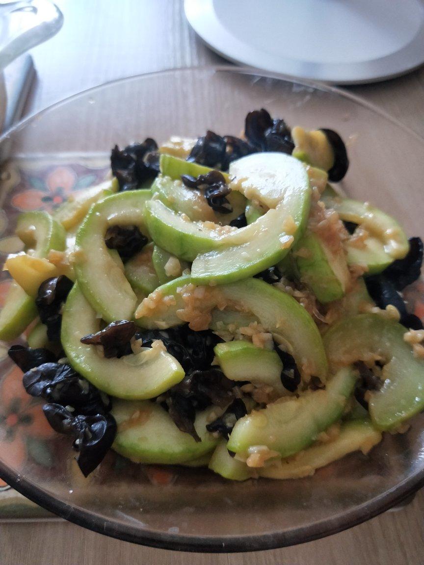 蒜蓉木耳西葫芦