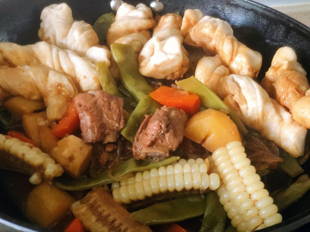 饭菜一锅出－土豆玉米排骨焖卷子【超详细】